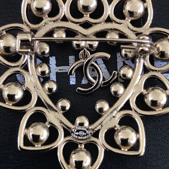 Chanel heart Pearl cc Brooch - Picture 3 of 6